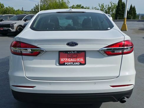 Used 2019 Ford Fusion SE FWD image 4