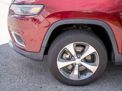 Used 2019 Jeep Cherokee Limited w/ Luxury Group AWD/4WD image 9