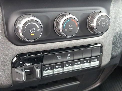 Used 2024 RAM 2500 Tradesman w/ Chrome Appearance Group image 10