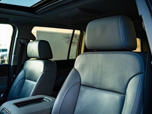 Used 2019 Chevrolet Suburban LT image 20