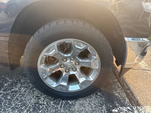 Used 2019 RAM 1500 Big Horn AWD/4WD image 2