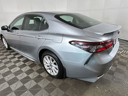 Used 2024 Toyota Camry SE FWD image 5