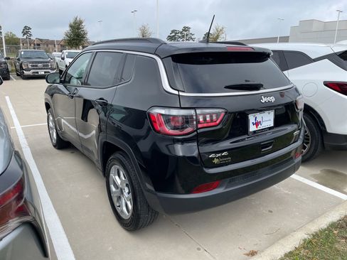 Used 2025 Jeep Compass Latitude image 6