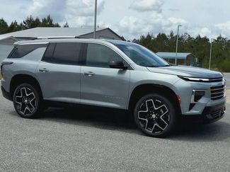 Used 2025 Chevrolet Traverse High Country w/ LPO, Floor Liner Package FWD video 2
