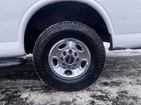 Used 2015 GMC Savana 2500 image 22