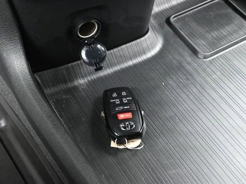 Certified 2026 Toyota Sienna XLE AWD/4WD image 32