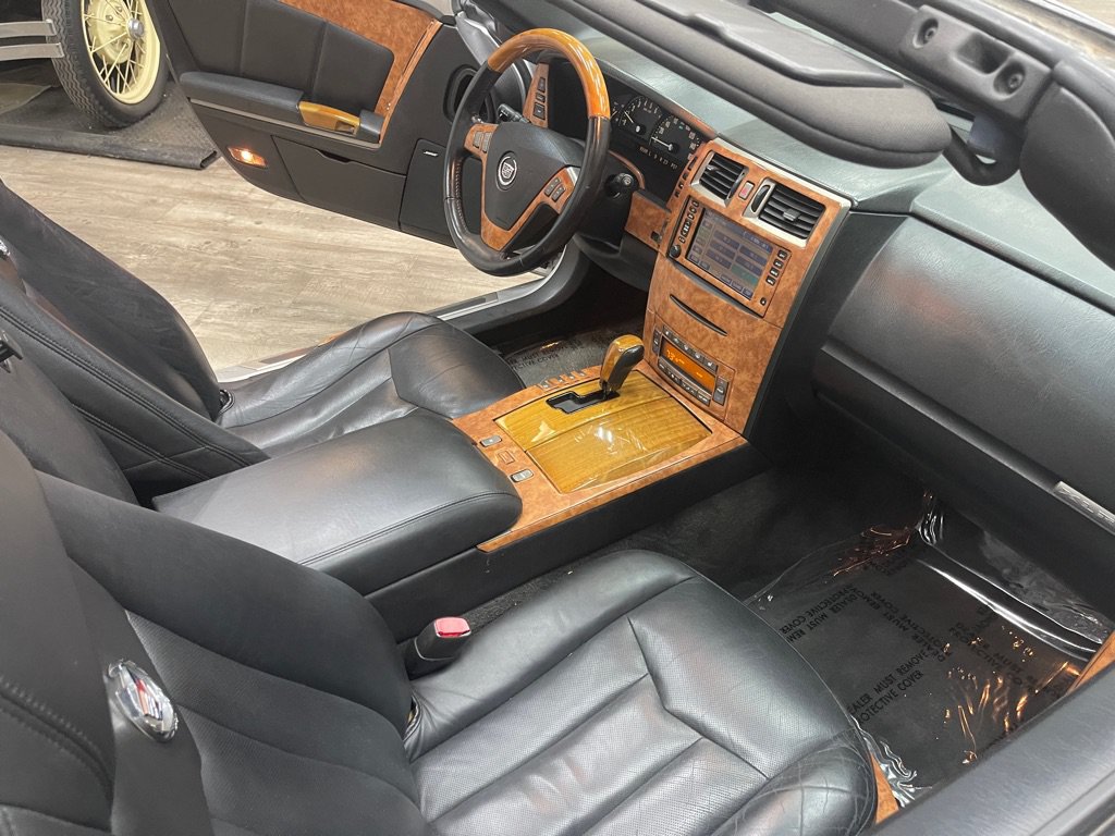 Used 2006 Cadillac XLR RWD image 27