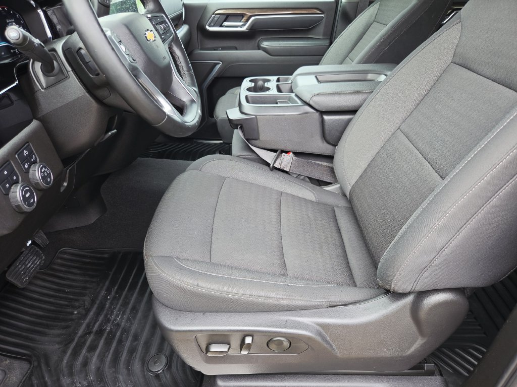 Used 2025 Chevrolet Silverado 2500 LT w/ Convenience Package AWD/4WD image 11