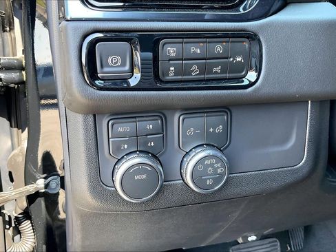 New 2026 GMC Yukon XL AT4 w/ AT4 Premium Package AWD/4WD image 13