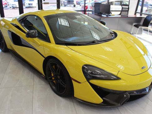Used 2018 McLaren 570S Spider image 2