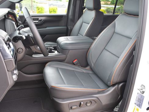 Used 2025 GMC Yukon AT4 image 25