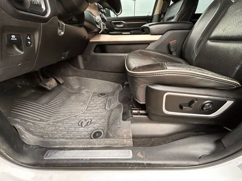 Used 2019 RAM 1500 Laramie AWD/4WD image 33