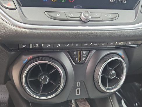 Used 2025 Chevrolet Blazer LT image 17