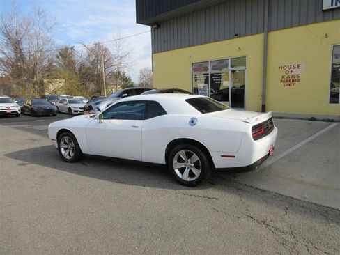 Used 2022 Dodge Challenger SXT image 3