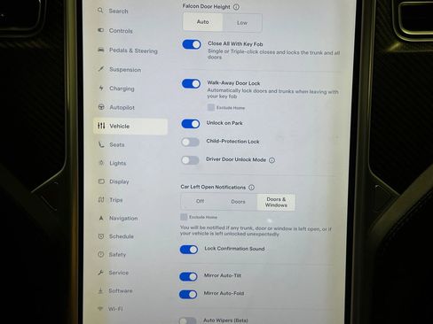 Used 2018 Tesla Model X 75D image 32