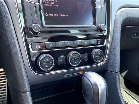 Used 2018 Volkswagen Passat 2.0T R-Line image 35