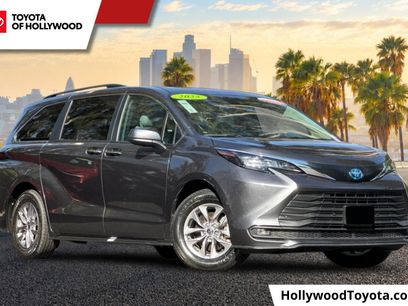 Used 2025 Toyota Sienna XLE