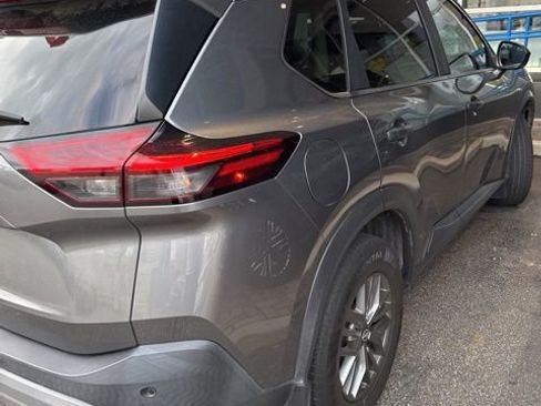 Used 2023 Nissan Rogue S image 2