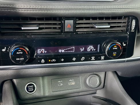 Used 2023 Nissan Rogue SV w/ SV Premium Package AWD/4WD image 15