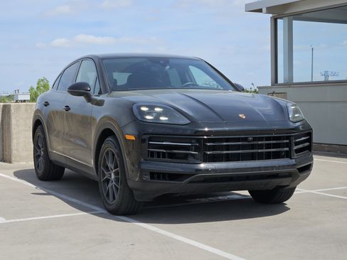Certified 2025 Porsche Cayenne Coupe image 10