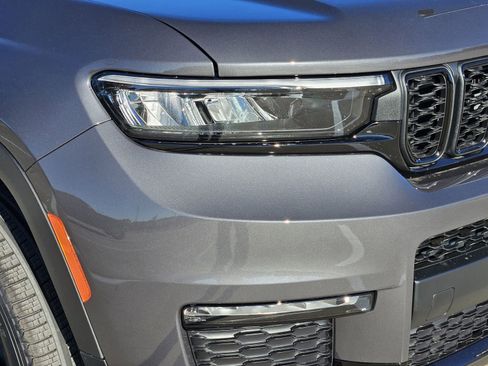 New 2025 Jeep Grand Cherokee L Limited image 9