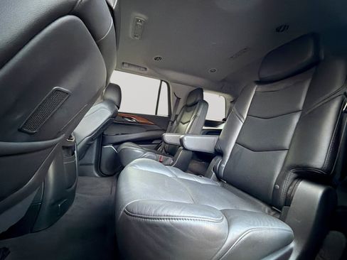 Used 2020 Cadillac Escalade Luxury AWD/4WD image 27