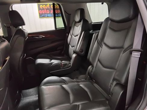 Used 2015 Cadillac Escalade Luxury image 13