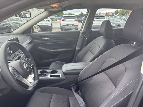 Used 2025 Nissan Altima 2.5 SV FWD image 22