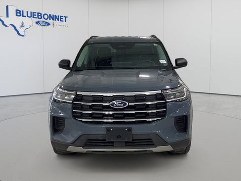 Used 2025 Ford Explorer Active RWD image 2