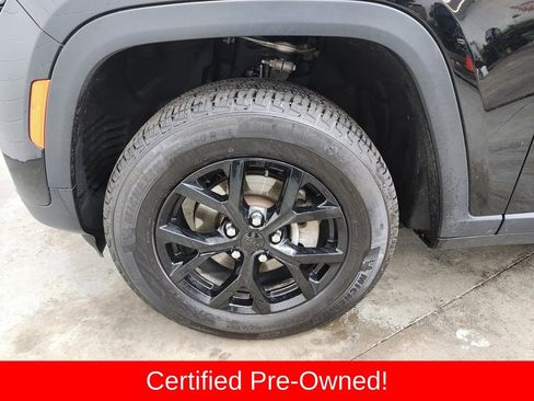 Certified 2025 Jeep Grand Cherokee Altitude AWD/4WD image 36