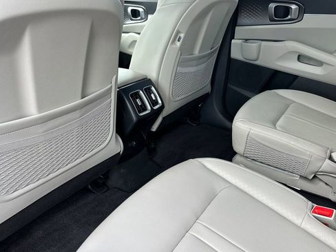 Used 2025 Kia Sorento EX image 14