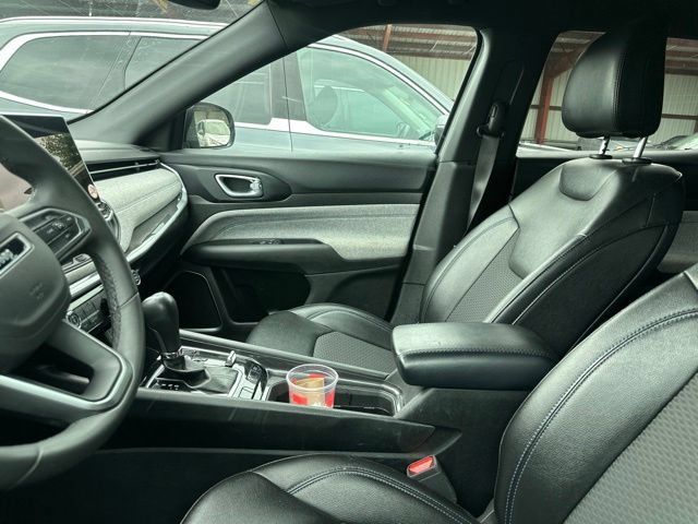 Used 2024 Jeep Compass Latitude AWD/4WD image 5