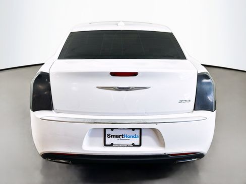 Used 2016 Chrysler 300 Limited image 6