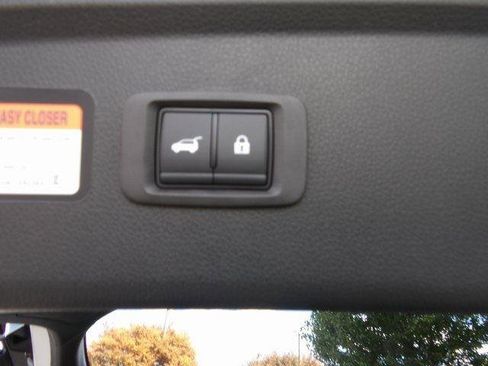 New 2024 Mitsubishi Eclipse Cross SE image 10