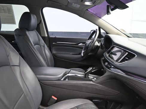 Used 2018 Buick Enclave Essence image 10
