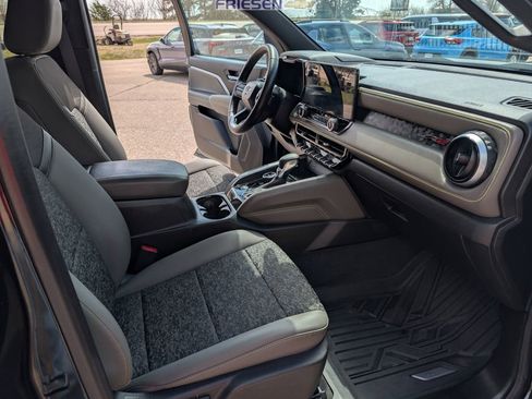 Used 2024 Chevrolet Colorado ZR2 w/ Technology Package image 16