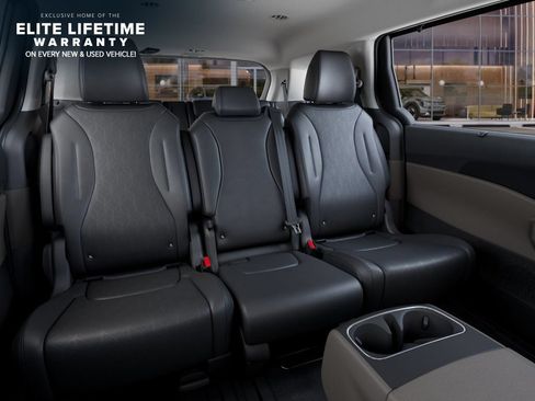 New 2026 Kia Carnival EX FWD image 17