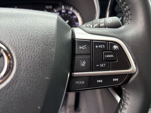 Used 2022 Toyota Highlander XSE image 27
