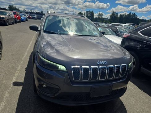 Used 2019 Jeep Cherokee Latitude Plus w/ Comfort/Convenience Group AWD/4WD image 1