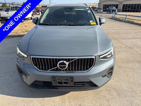 Used 2023 Volvo XC40 B5 Plus AWD/4WD image 2