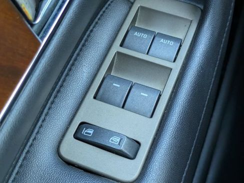 Used 2014 Lincoln MKX AWD w/ Equipment Group 102A image 25