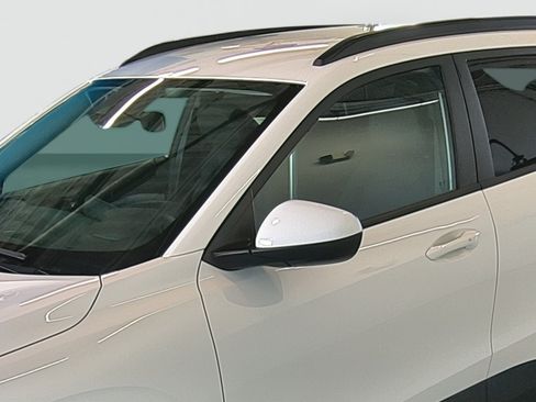 Used 2025 Chevrolet Trax LT w/ Driver Confidence Package FWD image 8