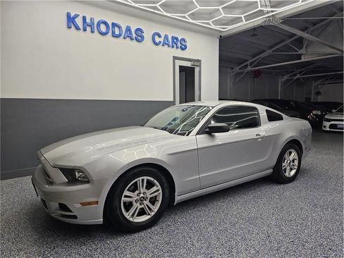 Used 2014 Ford Mustang Coupe image 2