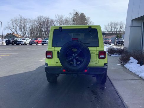 Used 2023 Jeep Wrangler Unlimited Sahara AWD/4WD image 6