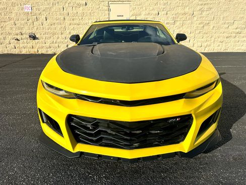 Used 2017 Chevrolet Camaro SS image 8