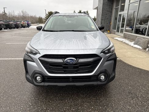Used 2023 Subaru Outback Premium image 8
