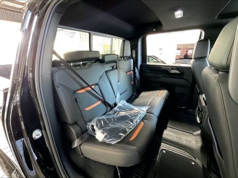 Used 2025 GMC Sierra 2500 AT4 w/ AT4 Premium Plus Package AWD/4WD image 15