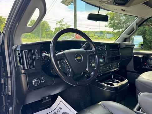 Used 2018 Chevrolet Express 2500 w/ Enhanced Convenience Package RWD image 16