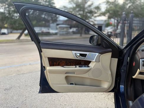 Used 2012 Jaguar XF Portfolio RWD image 8
