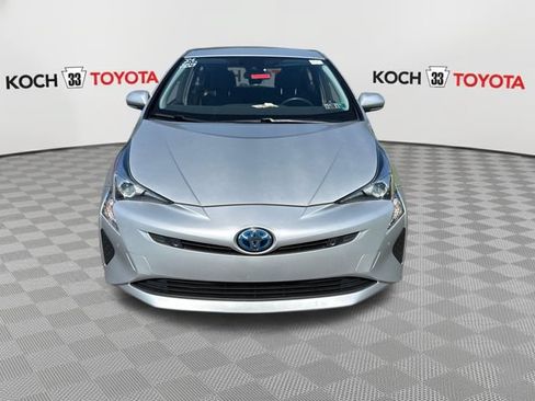 Used 2017 Toyota Prius Three FWD image 2